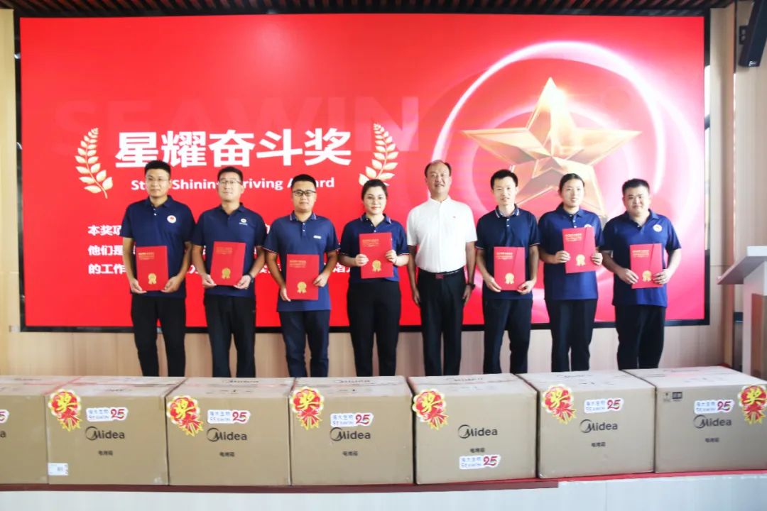 青岛凯发k8一触即发集团成立二十五周年表彰大会隆重举行