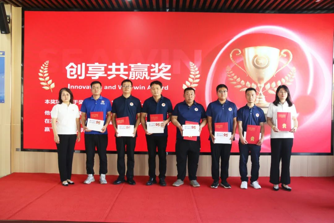 青岛凯发k8一触即发集团成立二十五周年表彰大会隆重举行